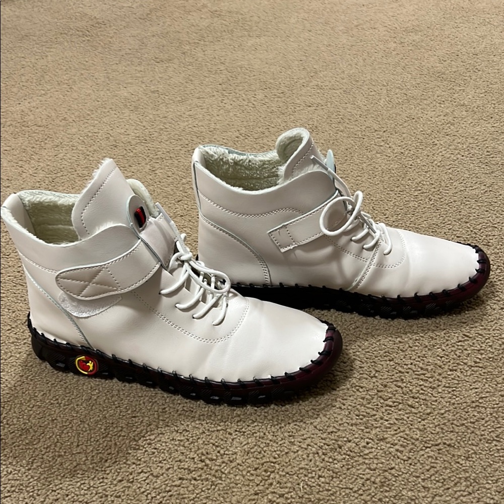 Stylish White High-Top Woman’s  Shoes NWOT